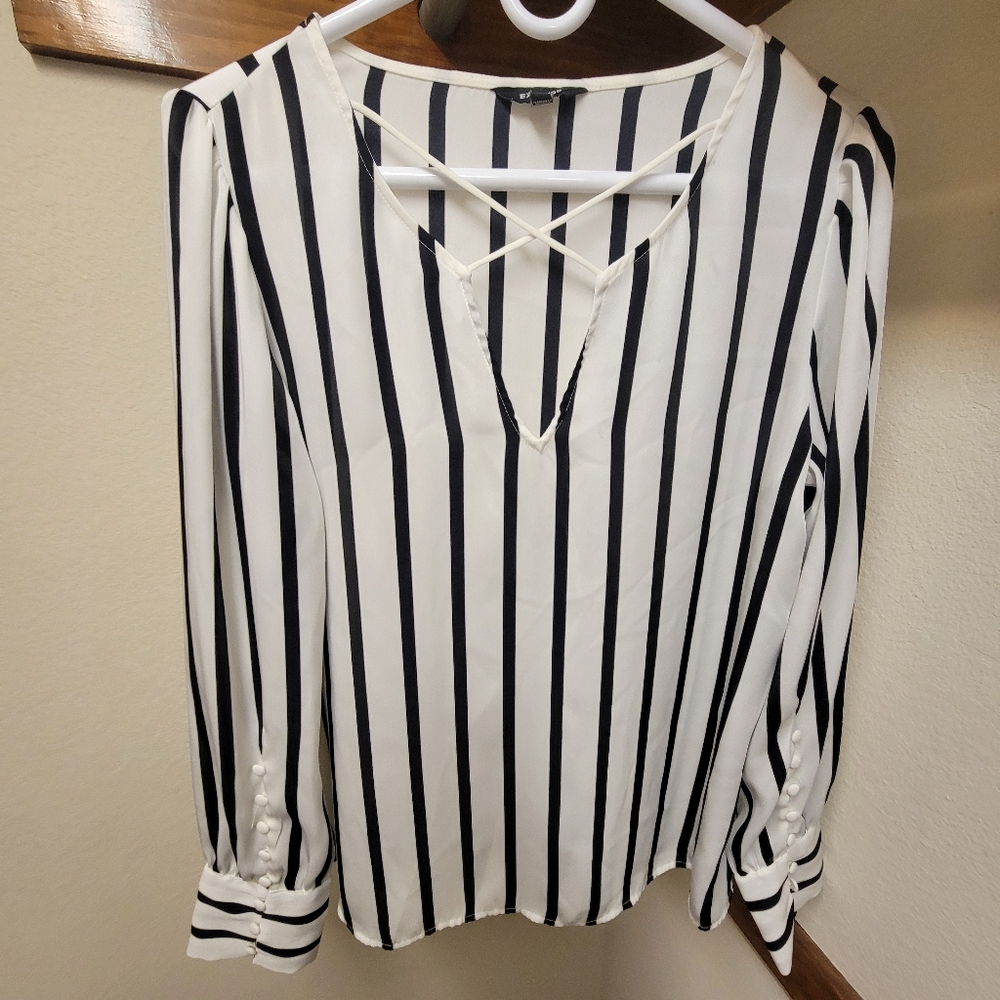 Express medium white black stripe blouse